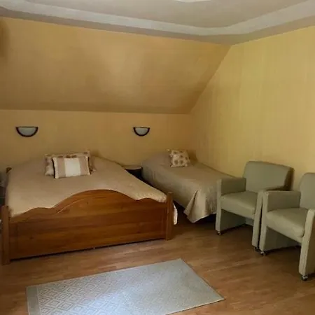 Pensión Kuru Guest House *